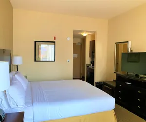 Photo 4 - Holiday Inn Express Hotel & Suites FRESNO NORTHWEST-HERNDON, an IHG Hotel