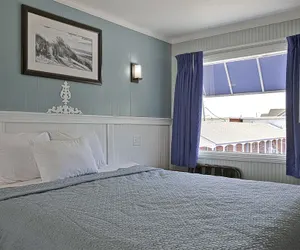 Photo 4 - Colonial Inn Motel