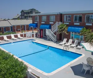 Photo 2 - Colonial Inn Motel