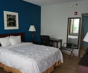 Photo 5 - Waterfront Inn PHL Airport