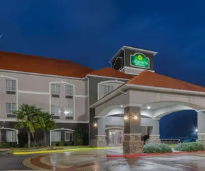 Photo 2 - La Quinta Inn & Suites by Wyndham Macon West