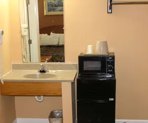 Photo 5 - Budget Inn of Lynchburg and Bedford