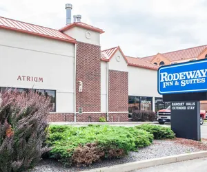 Photo 2 - Rodeway Inn & Suites Milwaukee Airport