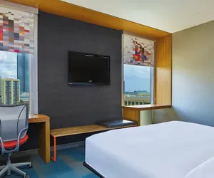 Photo 3 - Aloft Houston by the Galleria