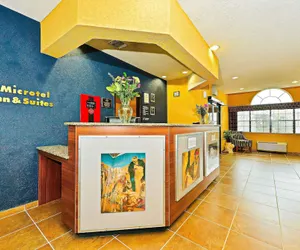 Photo 3 - Microtel Inn & Suites by Wyndham New Braunfels