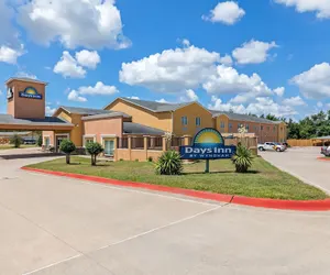 Photo 2 - Days Inn by Wyndham Rockdale Texas