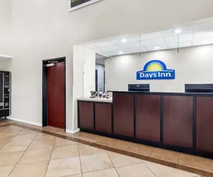 Photo 3 - Days Inn by Wyndham Rockdale Texas