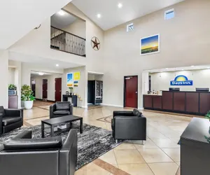 Photo 4 - Days Inn by Wyndham Rockdale Texas