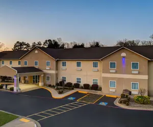 Photo 2 - Days Inn & Suites by Wyndham Cabot