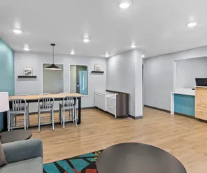 Photo 4 - WoodSpring Suites Austin North I-35