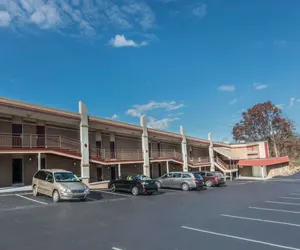 Photo 2 - Econo Lodge