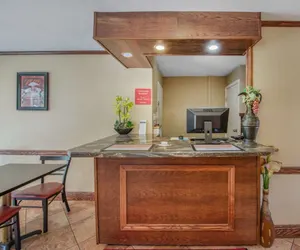 Photo 4 - Econo Lodge