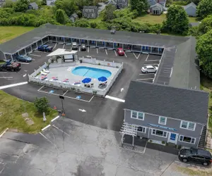 Photo 2 - Jonathan Edwards Motel