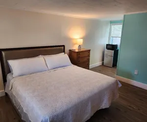 Photo 3 - Jonathan Edwards Motel