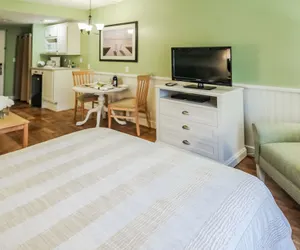 Photo 5 - Holly Tree Resort