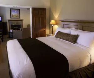 Photo 5 - Pine Ridge Inn