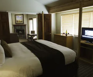 Photo 4 - Pine Ridge Inn