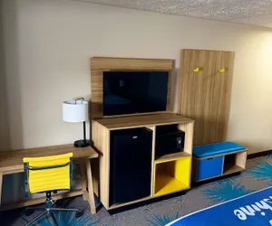 Photo 5 - Days Inn by Wyndham Lincoln, IL