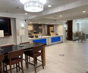 Photo 5 - Holiday Inn Express Hotel & Suites Woodland Hills by IHG