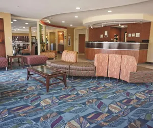 Photo 4 - La Quinta Inn & Suites by Wyndham Edmond