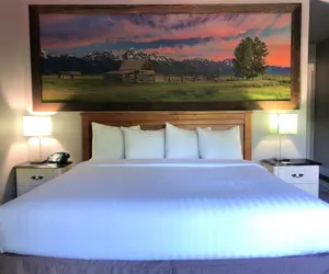 Photo 5 - Blue Elk Inn