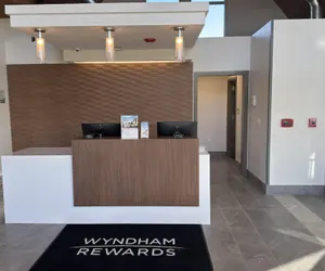 Photo 2 - Wingate by Wyndham Geneva at SPIRE Academy