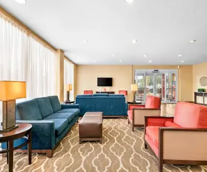 Photo 4 - Comfort Suites Orlando Airport