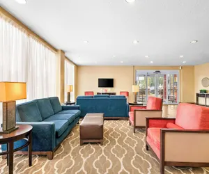 Photo 4 - Comfort Suites Orlando Airport