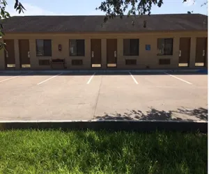 Photo 3 - Executive Inn Hebbronville