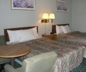 Photo 4 - Budget Inn Alcoa