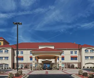 Photo 2 - La Quinta Inn & Suites by Wyndham Searcy