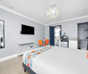 Photo 5 - Hollywood Beach Suites