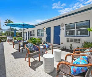 Photo 2 - Hollywood Beach Suites