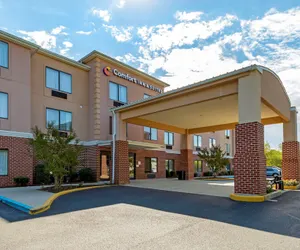 Photo 2 - Comfort Inn & Suites Cambridge