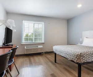 Photo 4 - Suburban Studios Huntsville University Area