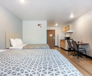 Photo 2 - Suburban Studios Huntsville University Area