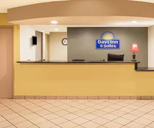 Photo 3 - Days Inn & Suites by Wyndham Thibodaux