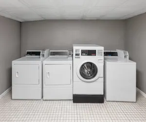 Photo 4 - Angel Inn Near IMAX, a Travelodge by Wyndham