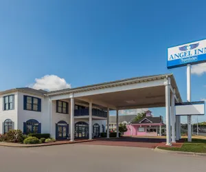 Photo 2 - Angel Inn Near IMAX, a Travelodge by Wyndham