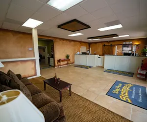Photo 5 - Angel Inn Near IMAX, a Travelodge by Wyndham