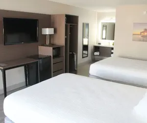Photo 2 - Angel Inn Near IMAX, a Travelodge by Wyndham