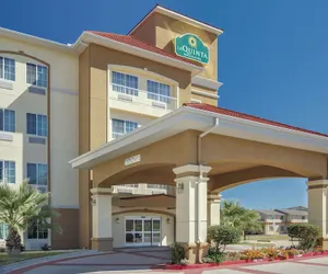 Photo 2 - La Quinta Inn & Suites by Wyndham Corsicana