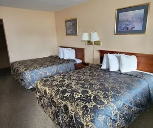 Photo 5 - Mackinaw Budget Inn