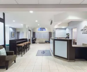 Photo 2 - Microtel Inn & Suites by Wyndham Baton Rouge Airport