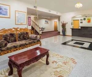 Photo 2 - Super 8 by Wyndham Salina