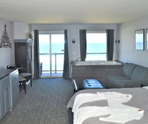 Photo 4 - Starfish Manor Oceanfront Hotel