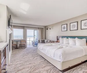 Photo 4 - Beachfront Manor Hotel