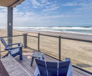 Photo 5 - Beachfront Manor Hotel