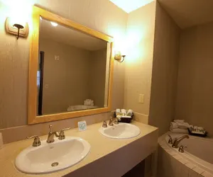 Photo 4 - Kewadin St. Ignace Hotel