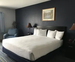 Photo 3 - Kewadin St. Ignace Hotel